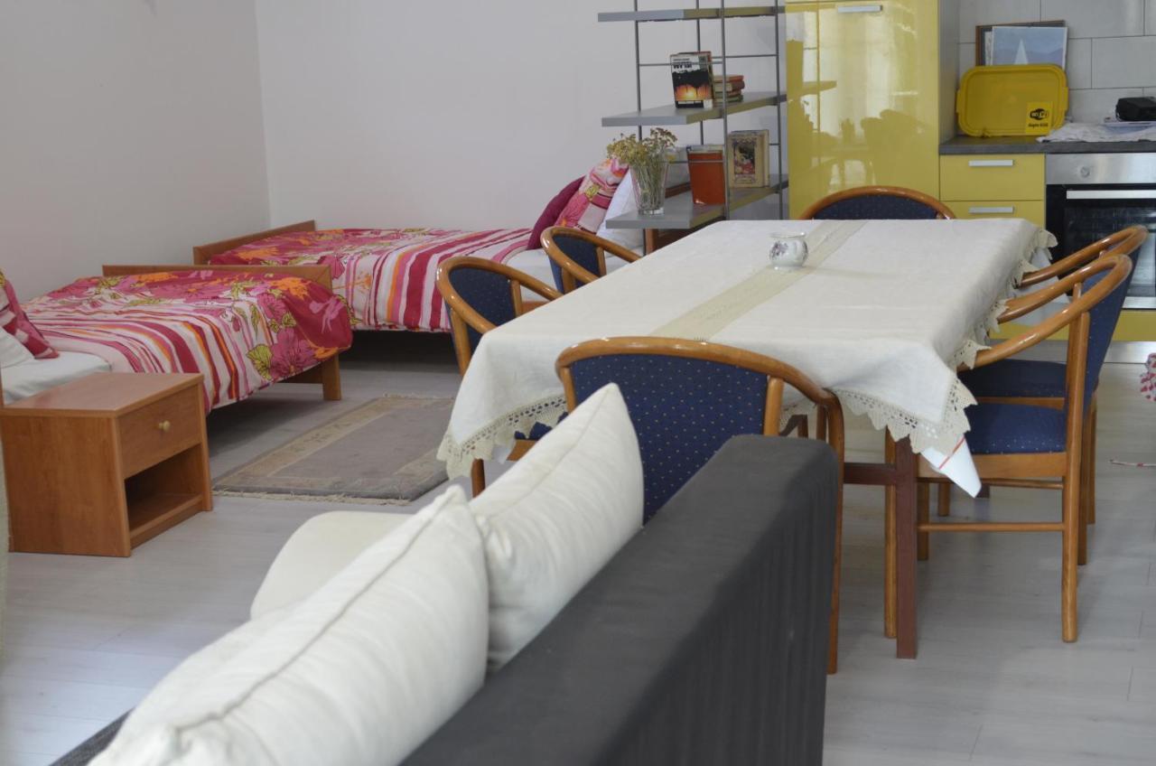 L&L Apartments โปวิเล ภายนอก รูปภาพ